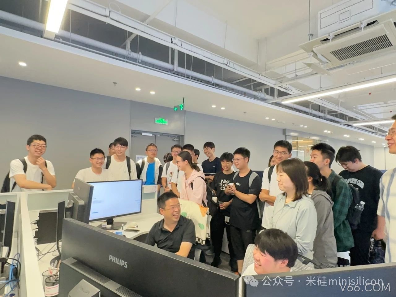 热烈欢迎清华大学师生莅临V66.COM科技参观交流